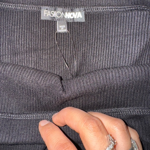 Fashion nova mini skirt 
Xs
Black - Picture 3 of 5